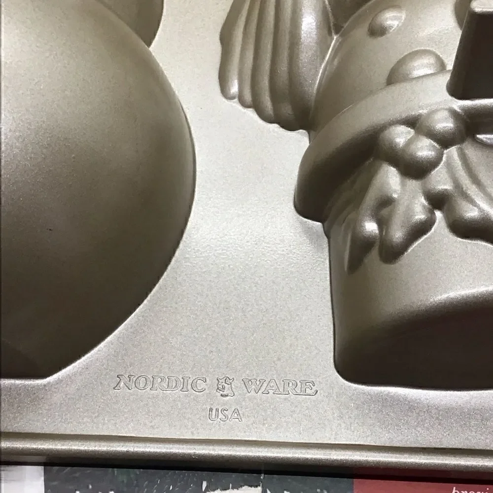 Williams Sonoma Nordic Ware Snowman Cake Pan